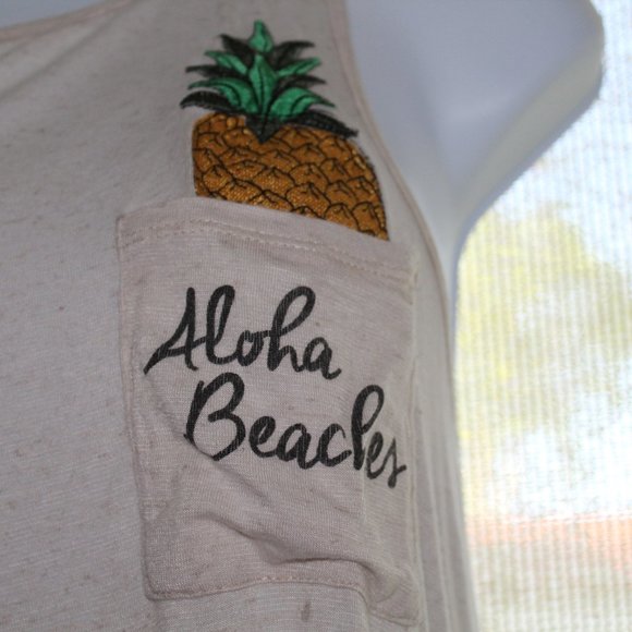 Franchesca's "aloha" shirt - Picture 7 of 7